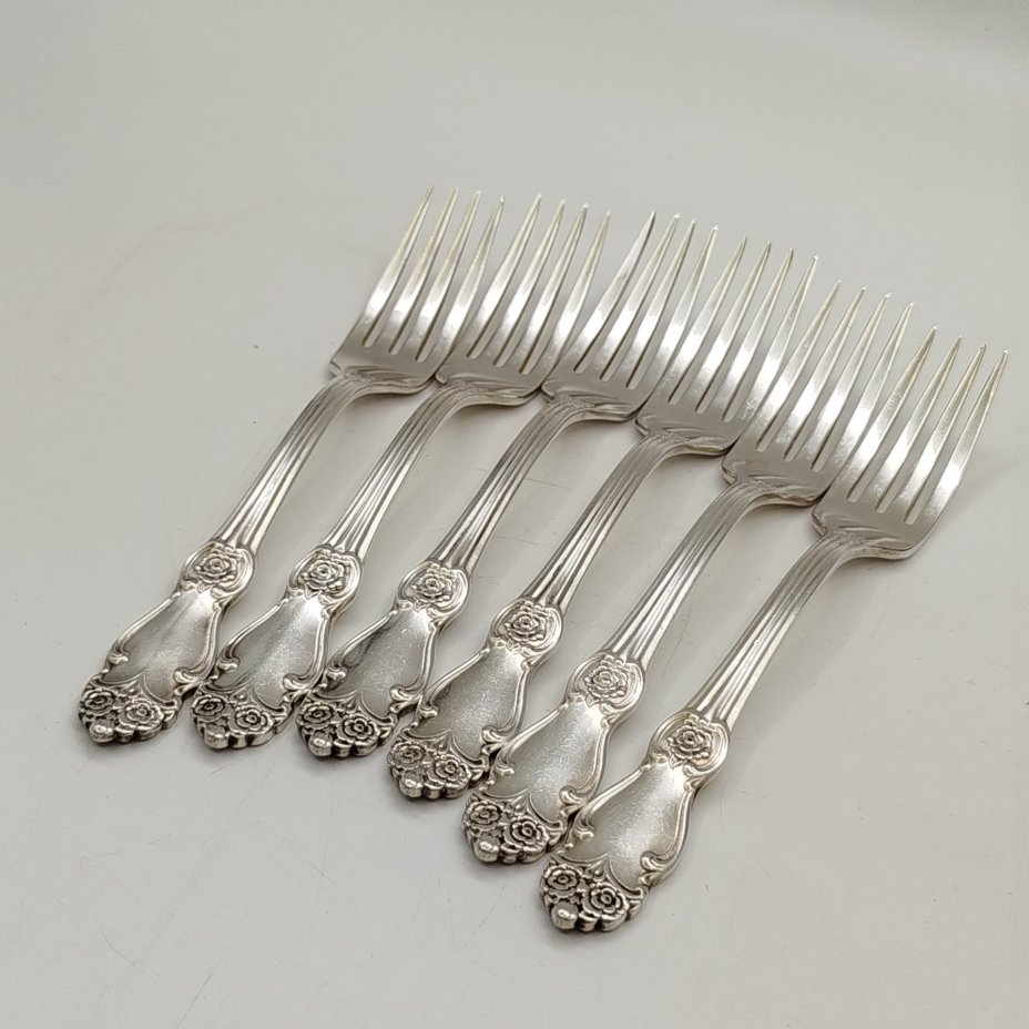 Набор из шести десертных вилок "Серебряная роза", мНЦ (медь-никель-цинк), Кольчугинский завод цветных металлов, СССР, 1970-1990 гг.