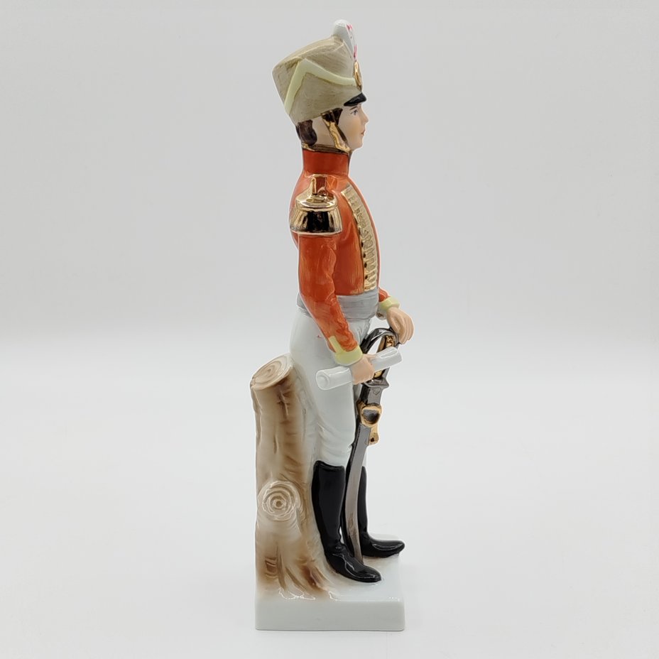 Статуэтка  «Офицер-гусар» ("Officier des Hussards")  из серии "Армия Наполеона"