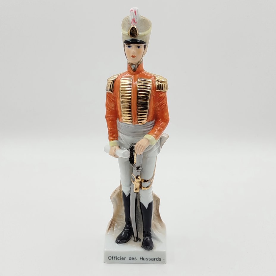 Статуэтка  «Офицер-гусар» ("Officier des Hussards")  из серии "Армия Наполеона"