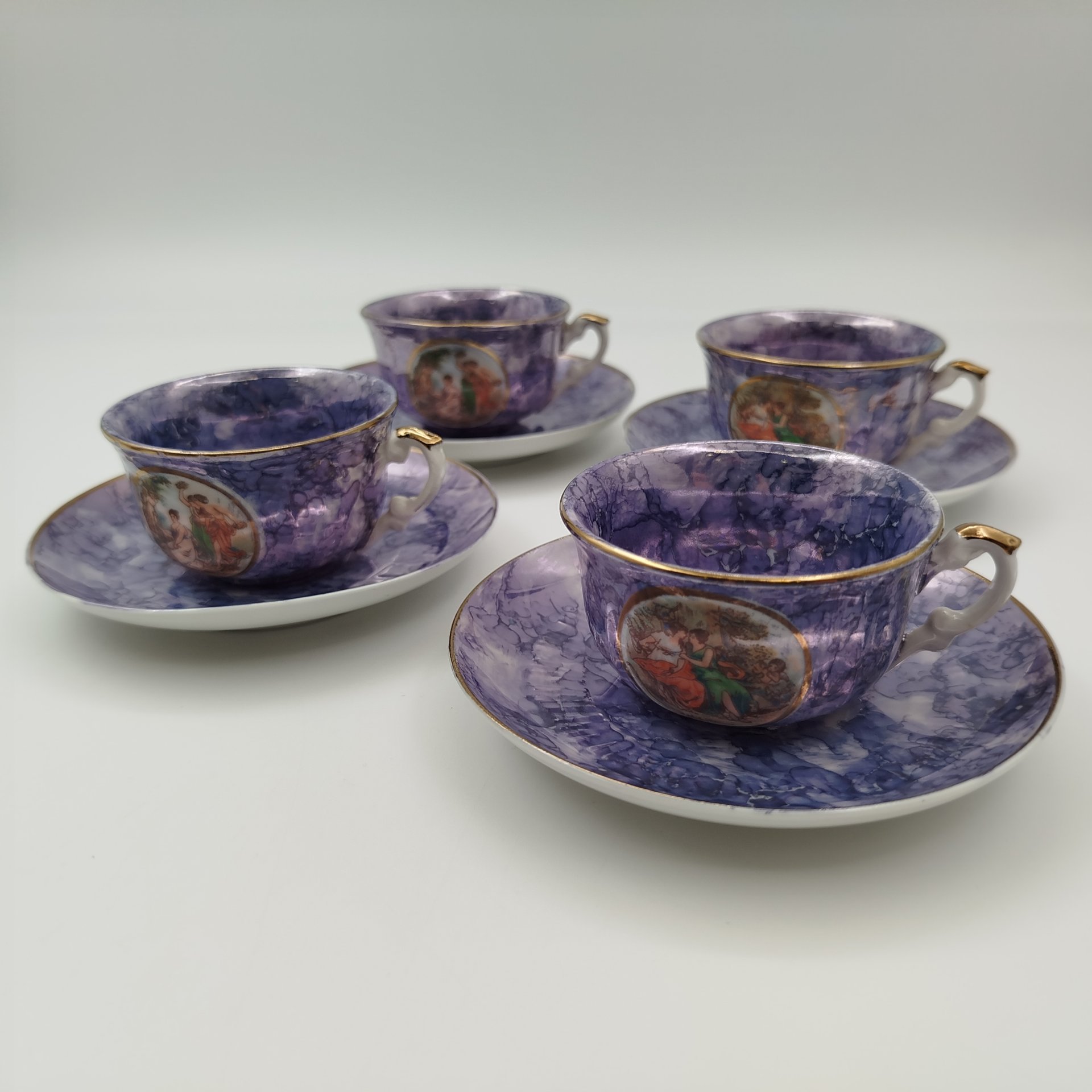 Сервиз кофейный "Мадонна" с разводами в фиолетовой гамме, на 4 персоны (11 предметов), фарфор, люстр, деколь, золочение, Европа, 1970-1990 гг.