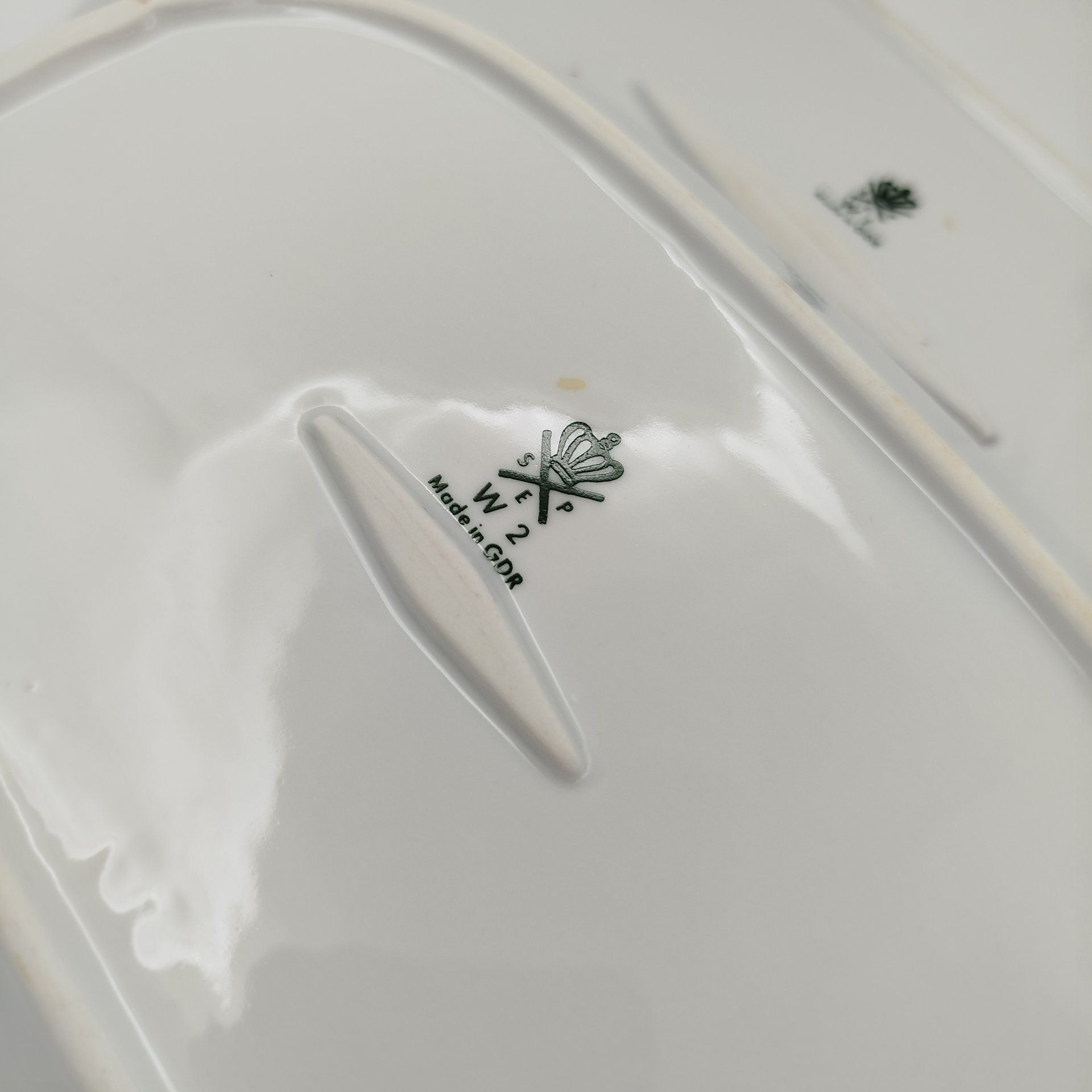 Набор из двух сервировочных блюд "Мадонна", фарфор, деколь, люстр, золочение, Spezial Eisenberg Porzellan (SEP), ГДР, 1970-1990 гг.