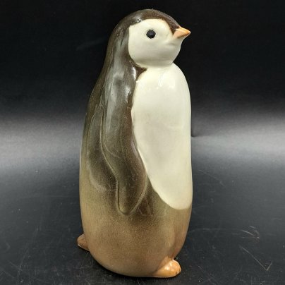 Статуэтка "Пингвин", скульптор П.П. Веселов, фарфор, роспись, аэрография, Ленинградский фарфоровый завод (ЛФЗ), СССР, 1970-1992 гг.