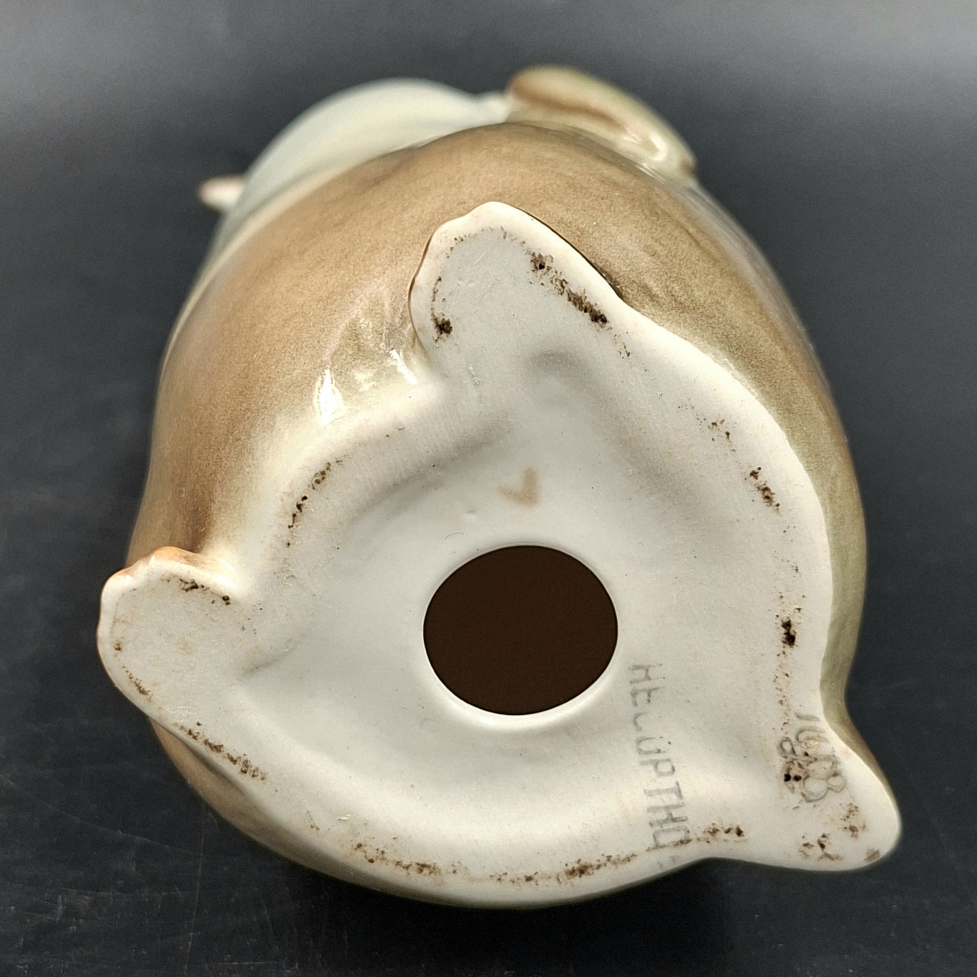 Статуэтка "Пингвин", скульптор П.П. Веселов, фарфор, роспись, аэрография, Ленинградский фарфоровый завод (ЛФЗ), СССР, 1970-1992 гг.