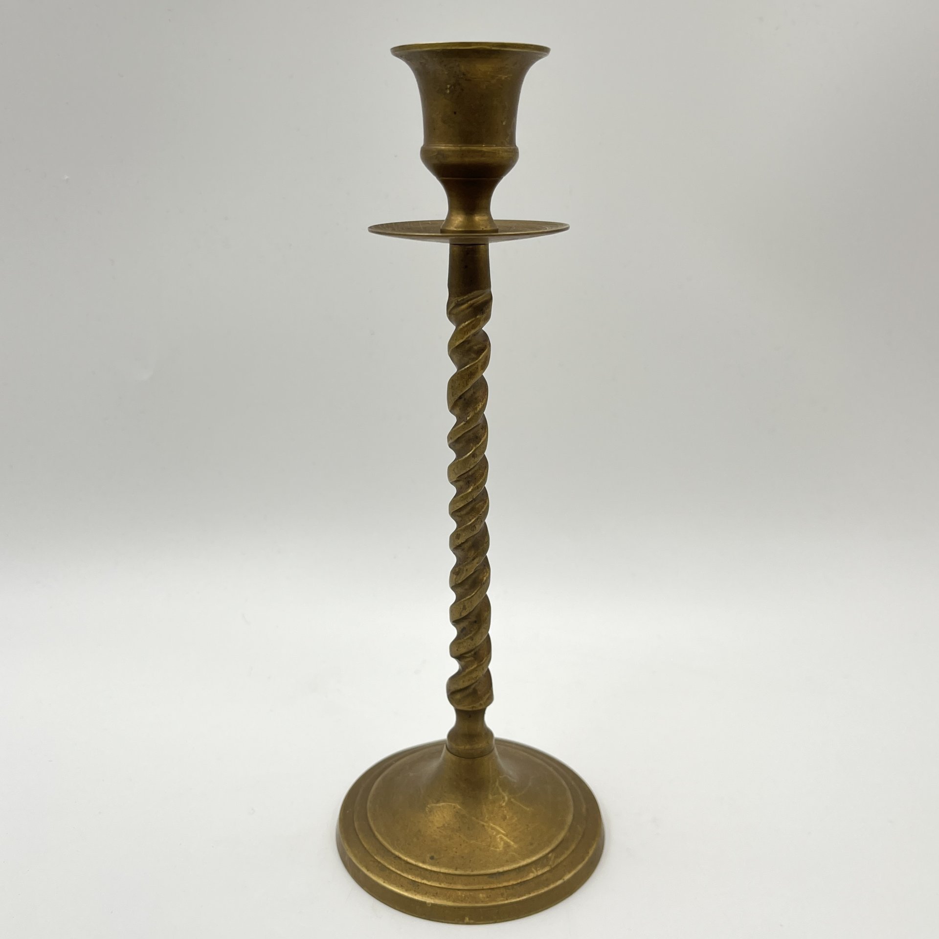 Подсвечник с витой ножкой, латунь, Индия, 1970-1990 гг.