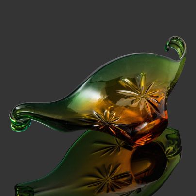 Ваза для десертов (фруктовница) в форме ладьи с загнутыми концами, в карамельно-зеленых тонах, стекло, Murano, Италия, 1960-1980 гг.