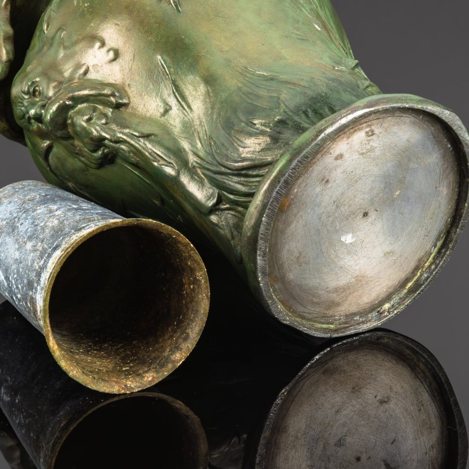 Ваза, выполненная в стиле модерн со скульптурной композицией в виде обнаженной девушки с растительным побегом