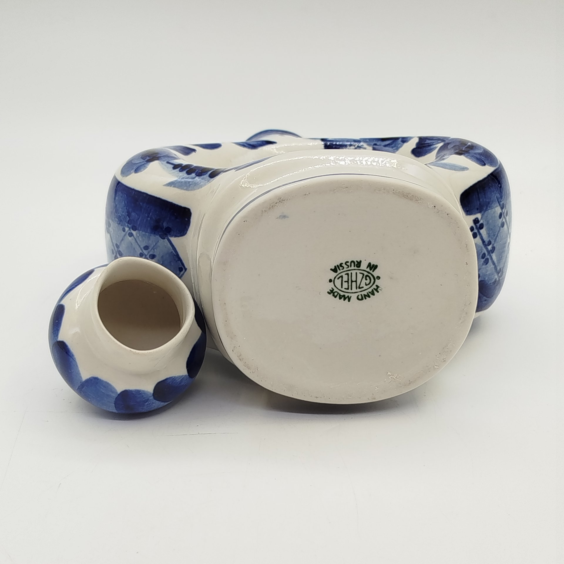 Штоф "Старый монастырь", автор А.А. Рогов, Гжель