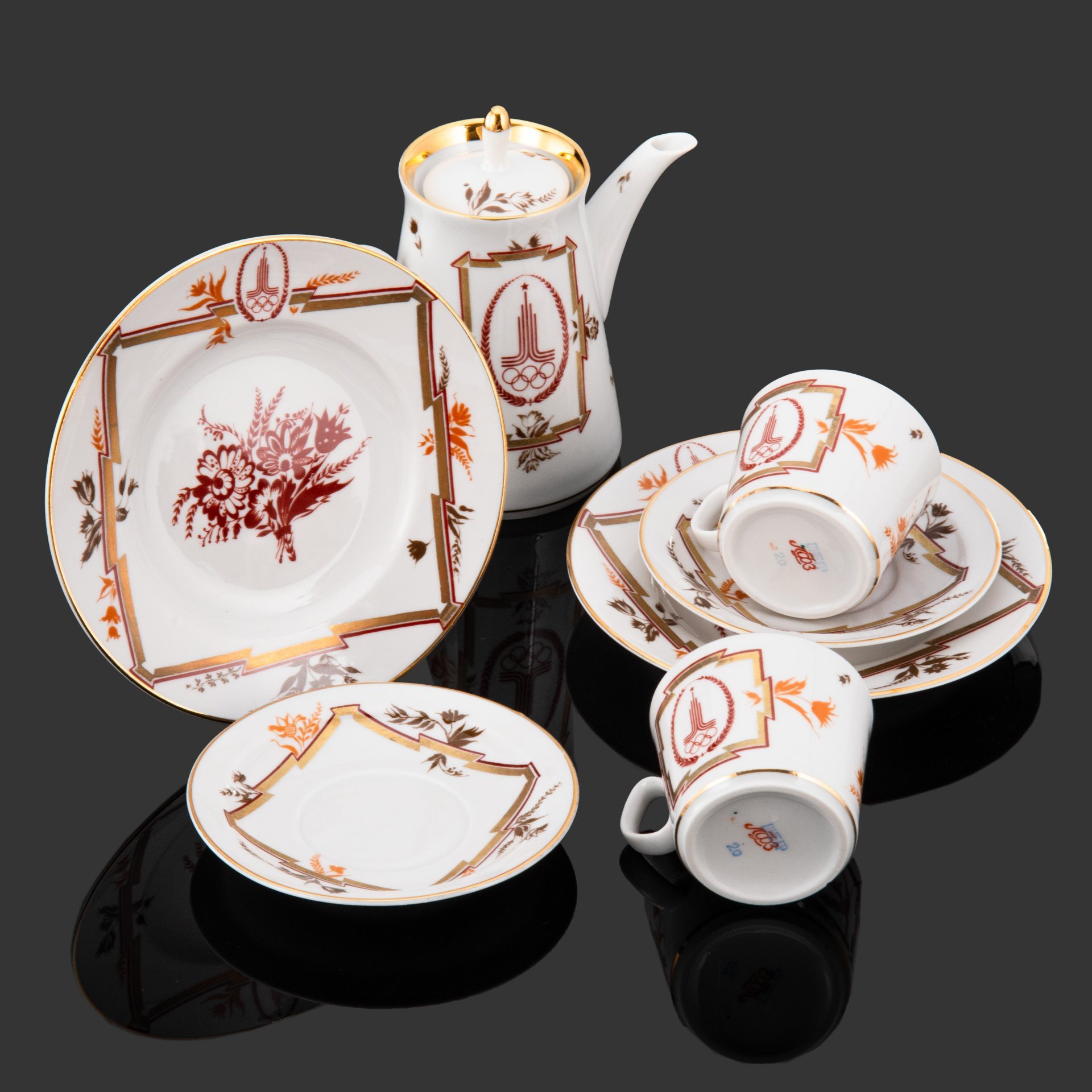 Сервиз кофейный тет-а-тет "Олимпиада-80. Стрельба из лука" (7 предметов), фарфор, деколь, золочение, Ленинградский фарфоровый завод (ЛФЗ), Ленинградский фарфоровый завод (ЛФЗ)