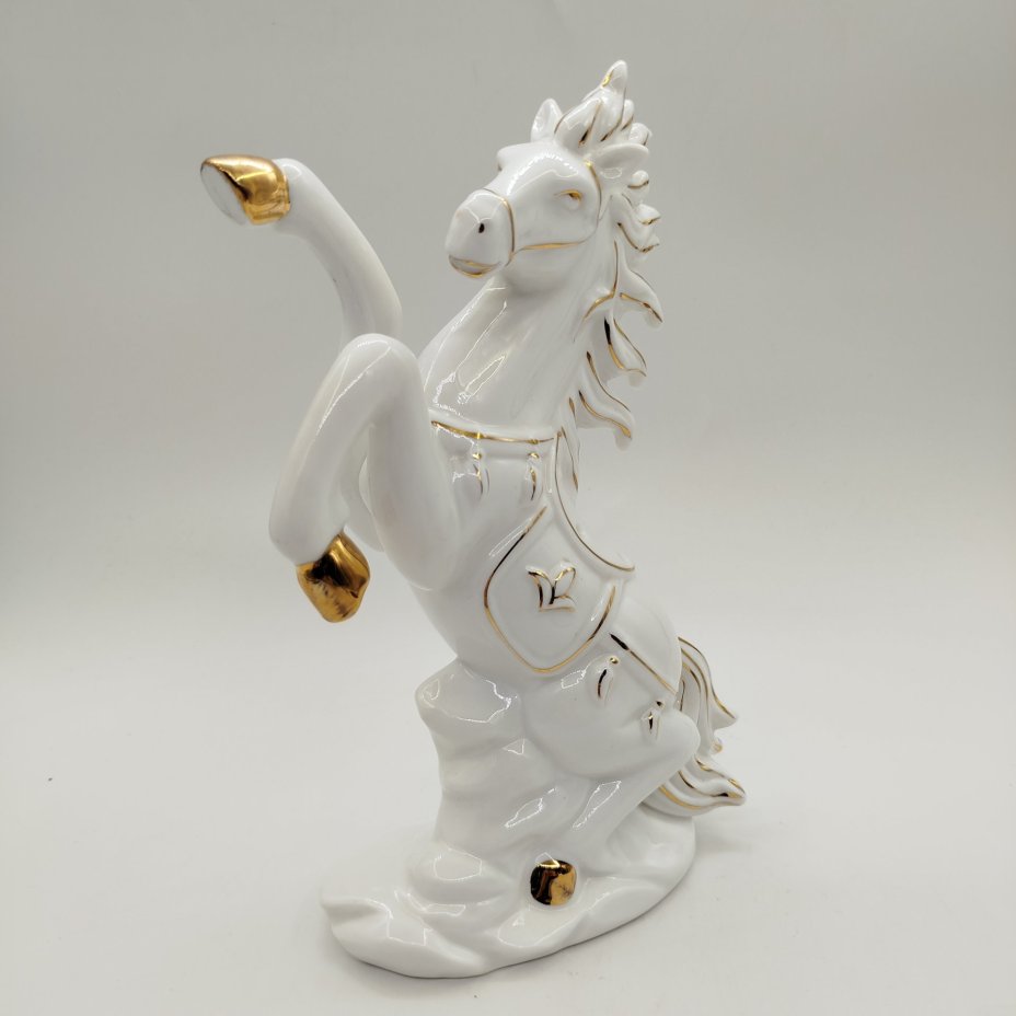 Статуэтка "Конь на дыбах", фарфор, золочение, Азия, 1980-2000 гг.