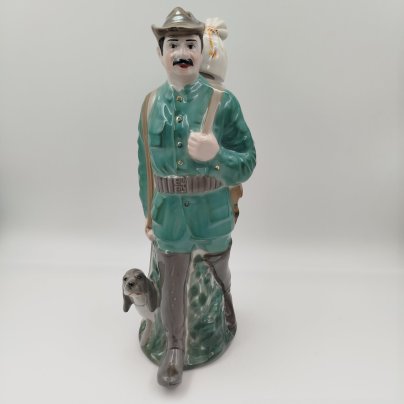 Статуэтка (штоф) "Охотник с собакой", скульптор В.В. Данильчук, фарфор, роспись, Украина, 1990-2010 гг.