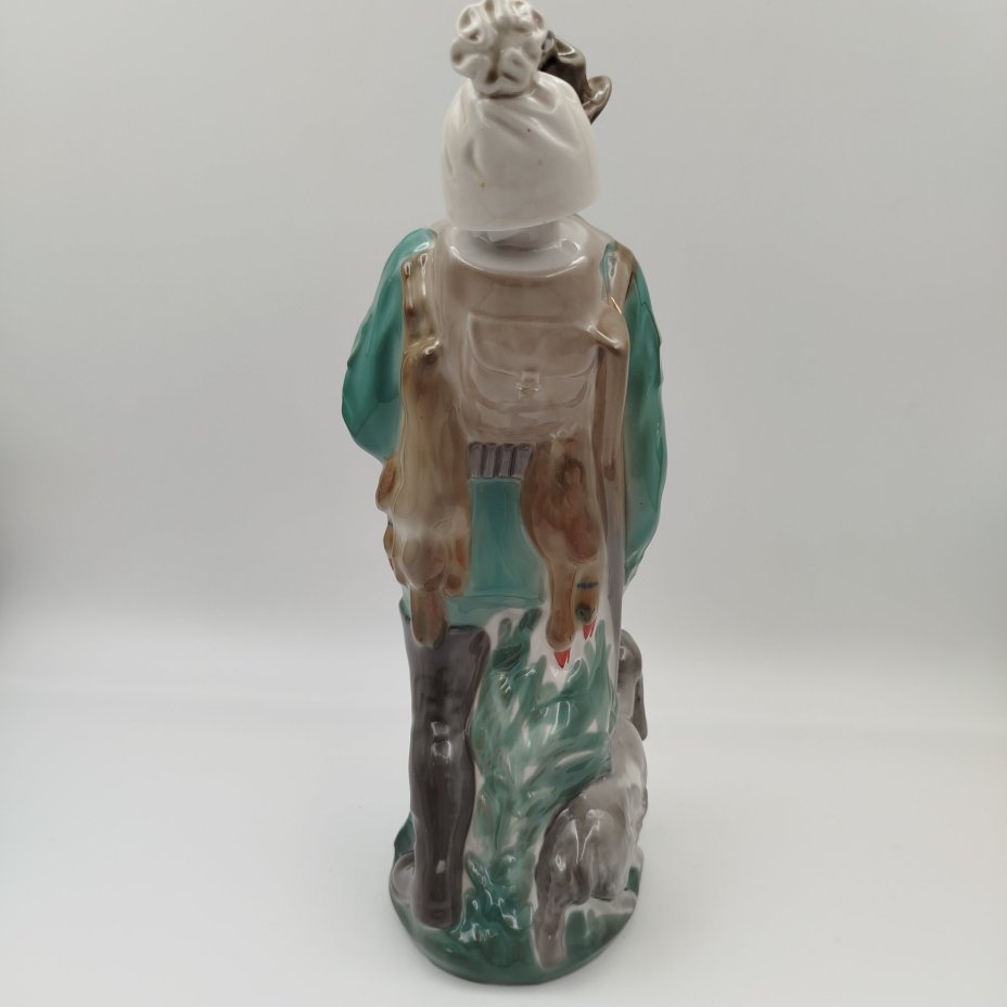 Статуэтка (штоф) "Охотник с собакой", скульптор В.В. Данильчук