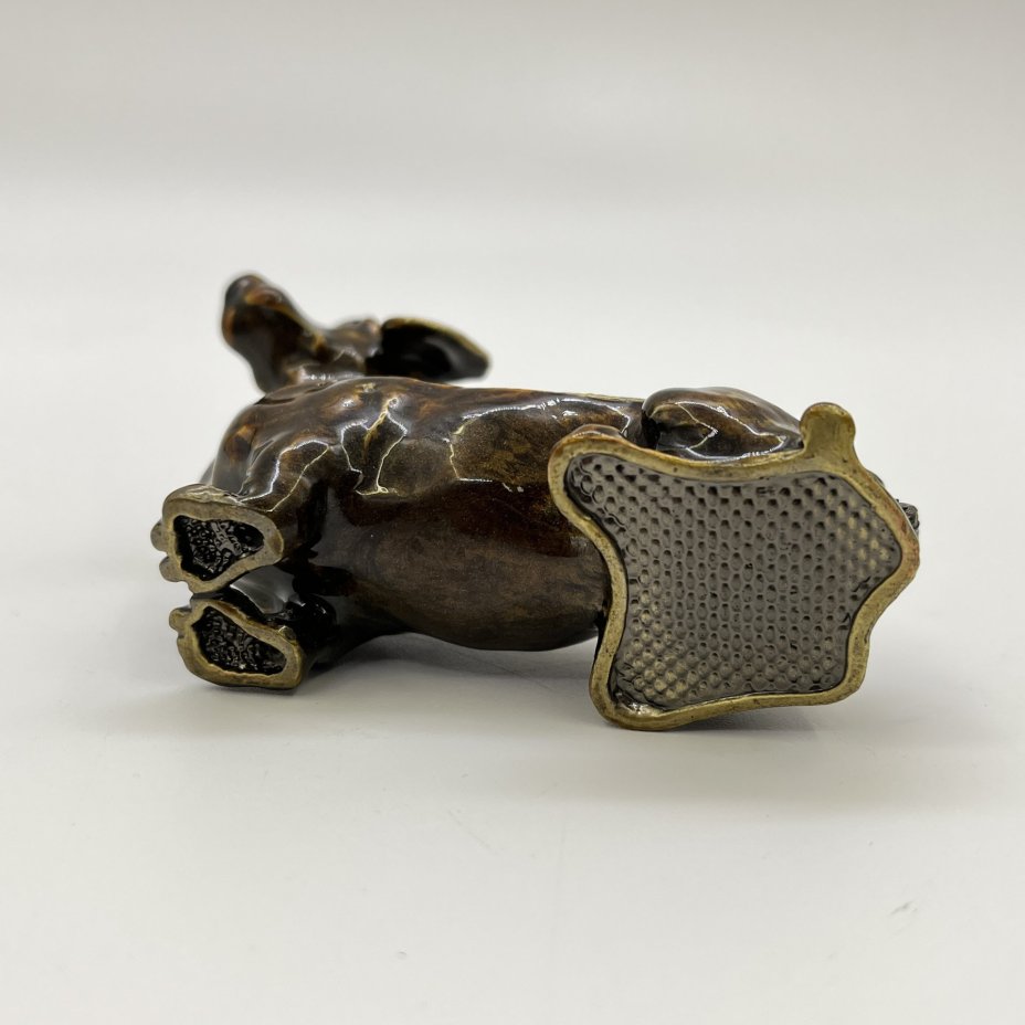 Статуэтка (шкатулка) "Такса", сплав металлов, стразы