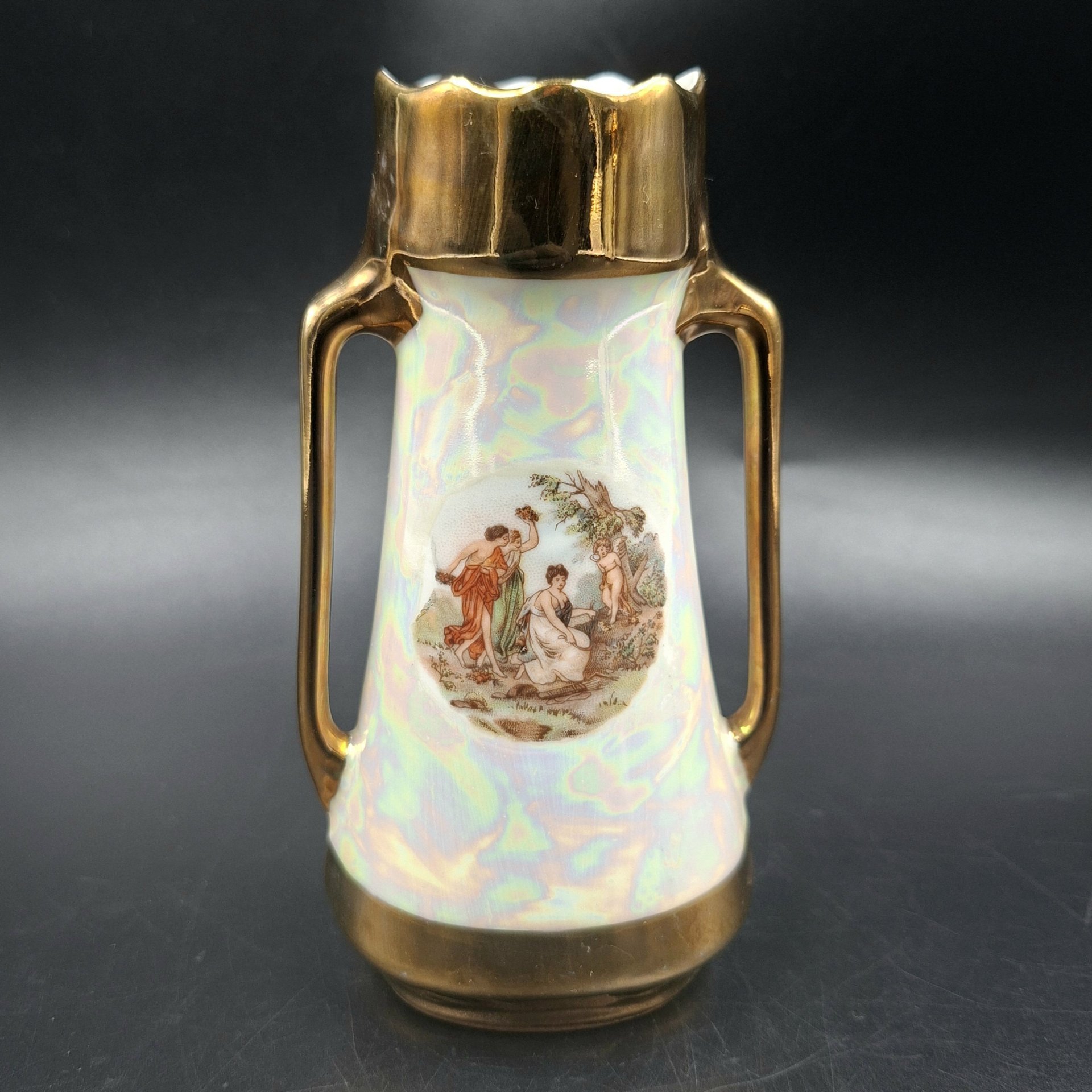 Вазочка "Мадонна" с продолговатыми ручками, "Margarete Freitag", фарфор, деколь, люстр, золочение, ГДР, 1945-1956 гг.