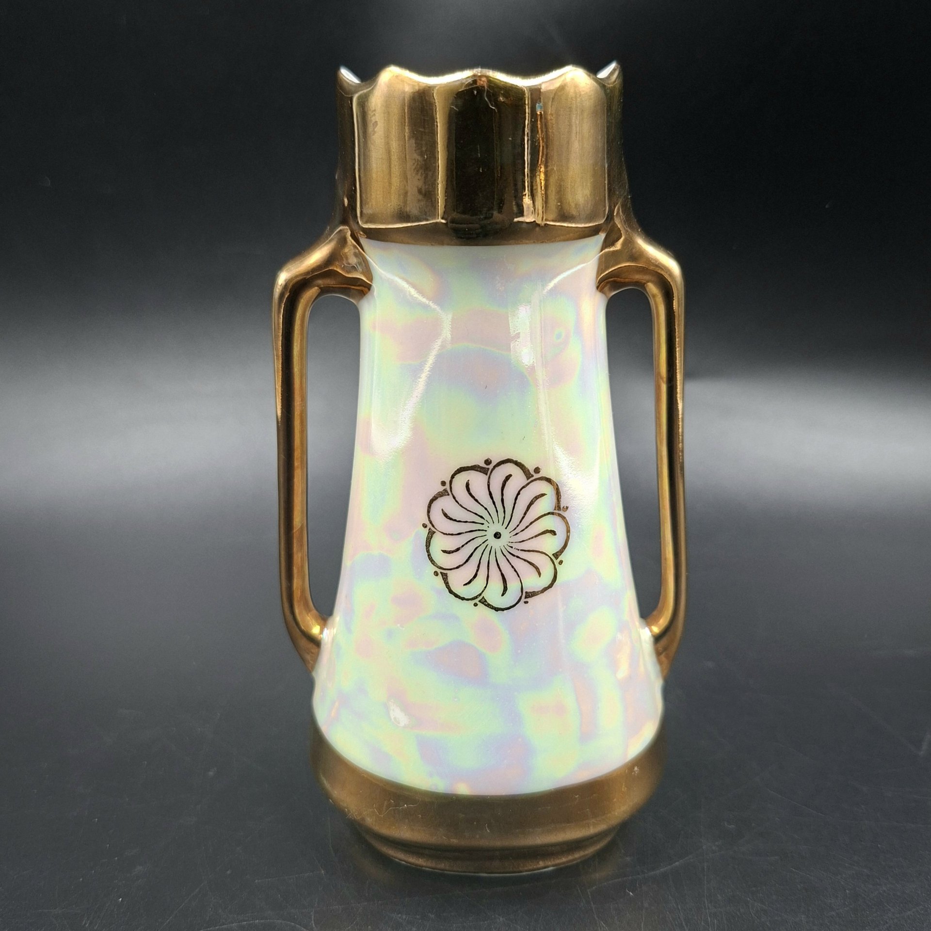 Вазочка "Мадонна" с продолговатыми ручками, "Margarete Freitag", фарфор, деколь, люстр, золочение, ГДР, 1945-1956 гг.