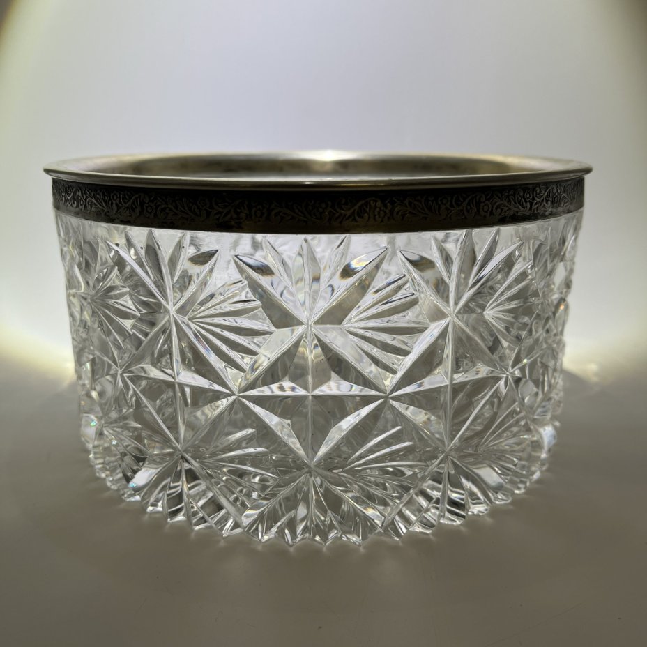 Конфетница, украшенная геометрическим декором и металлической оплеткой, хрусталь, мельхиор, Московский завод ювелирных и металлических изделий (МЮЗ), СССР, 1970-1990 гг.