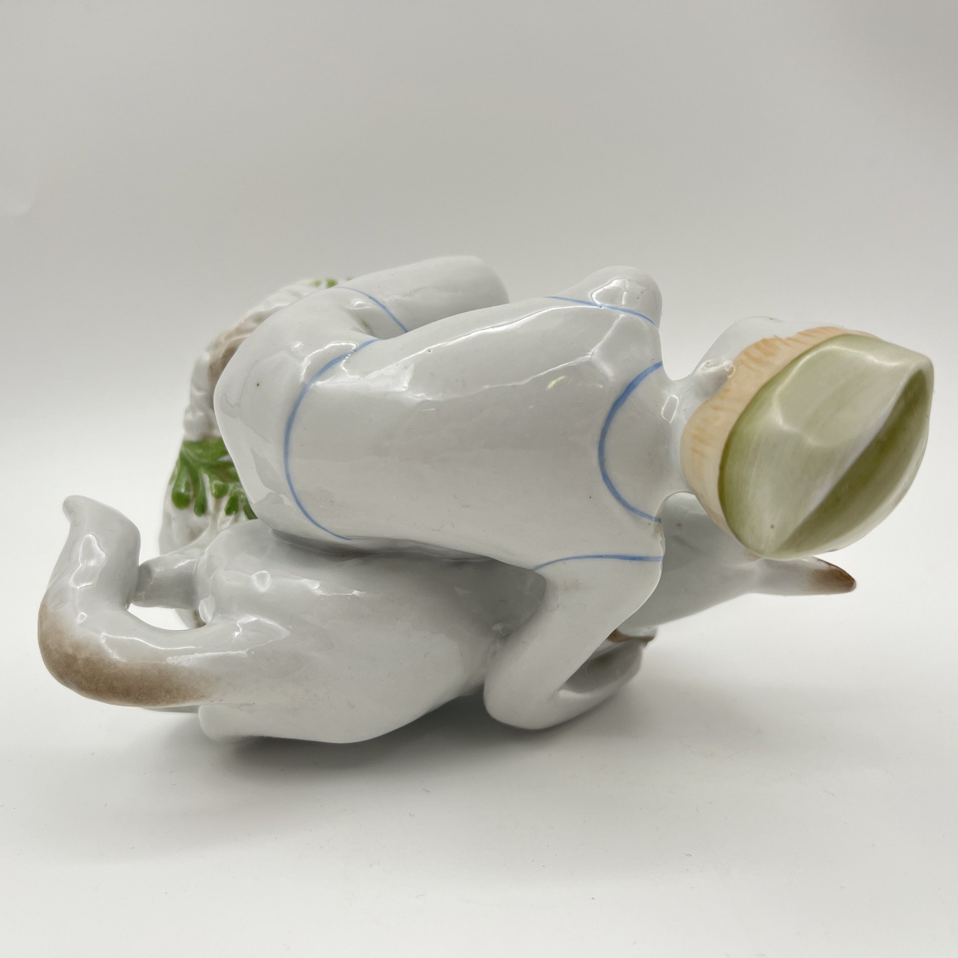 Статуэтка "Юный пограничник с собакой", скульптор Г.С. Столбова, фарфор, роспись, Ленинградский фарфоровый завод (ЛФЗ), СССР, 1970-1986 гг.