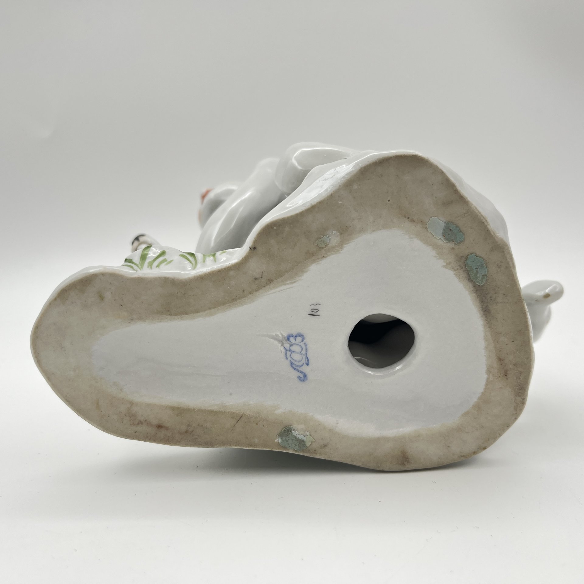 Статуэтка "Юный пограничник с собакой", скульптор Г.С. Столбова, фарфор, роспись, Ленинградский фарфоровый завод (ЛФЗ), СССР, 1970-1986 гг.