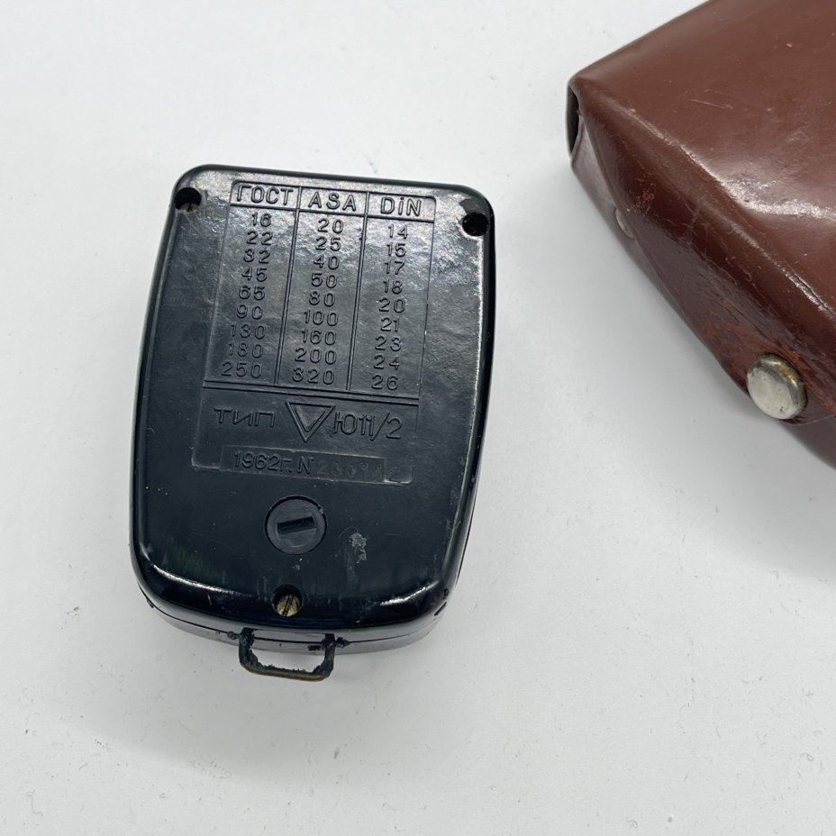 Фотоэлектрический экспонометр "Ленинград", пластик, кожа, Завод «Вибратор», г. Ленинград, СССР, 1950-1970 гг.