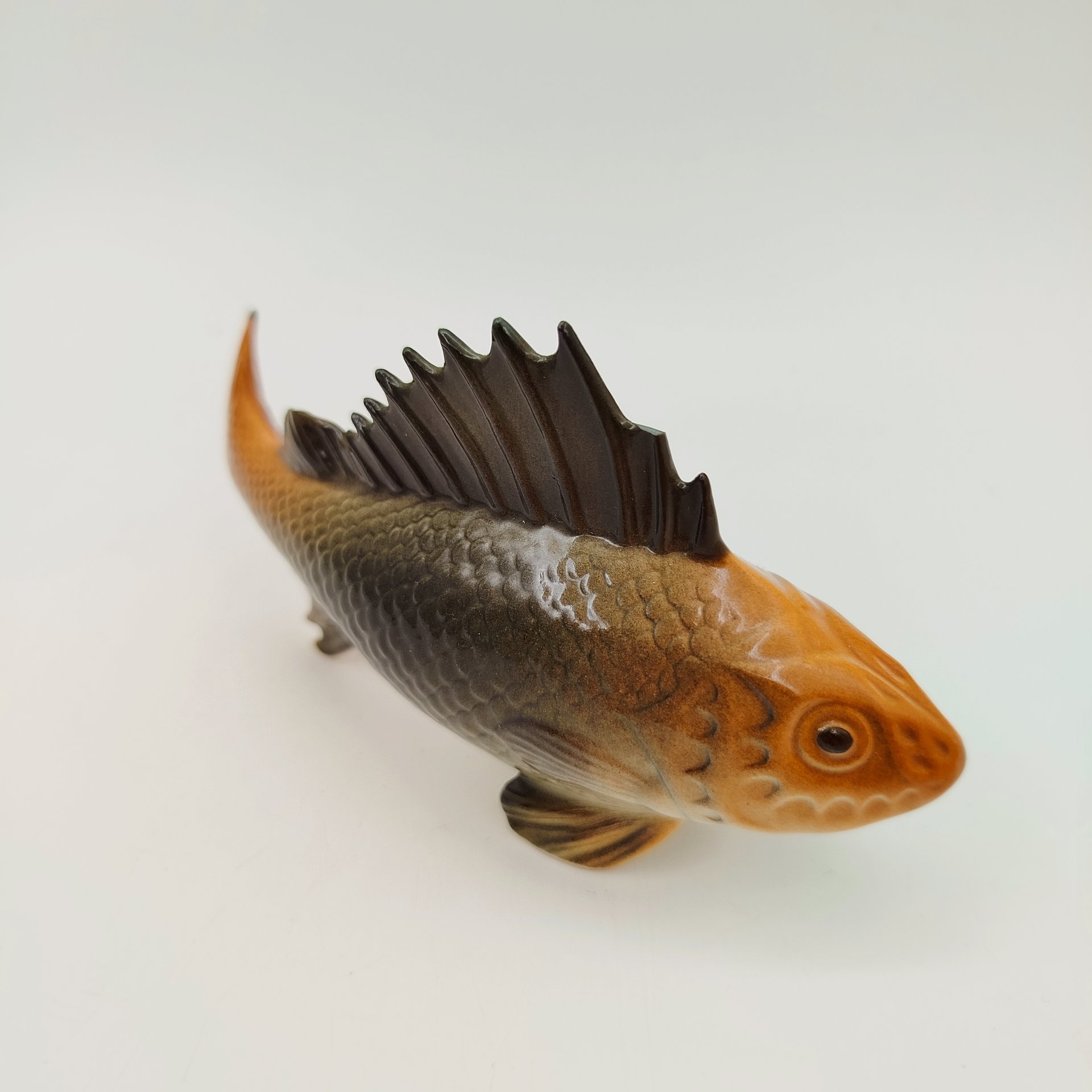 Статуэтка "Рыба" ("Окунь"), фарфор, аэрография, Ленинградский фарфоровый завод (ЛФЗ), СССР, 1986-1991 гг.