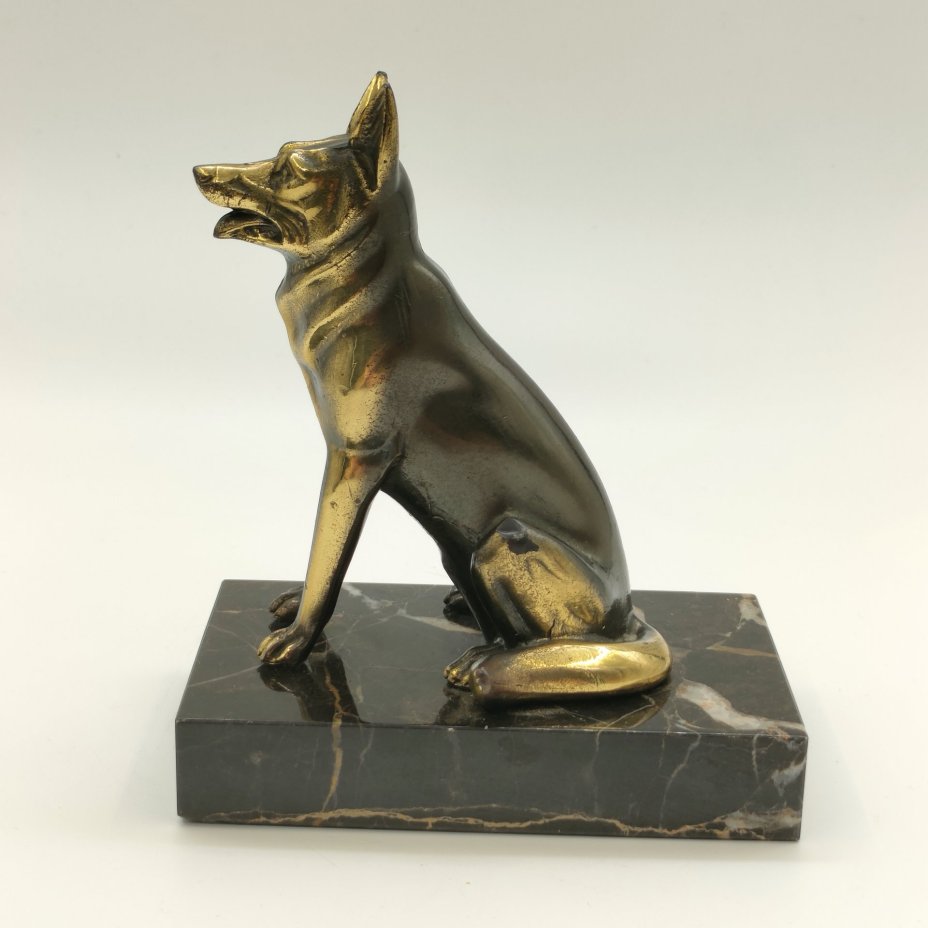 Статуэтка "Овчарка" на постаменте