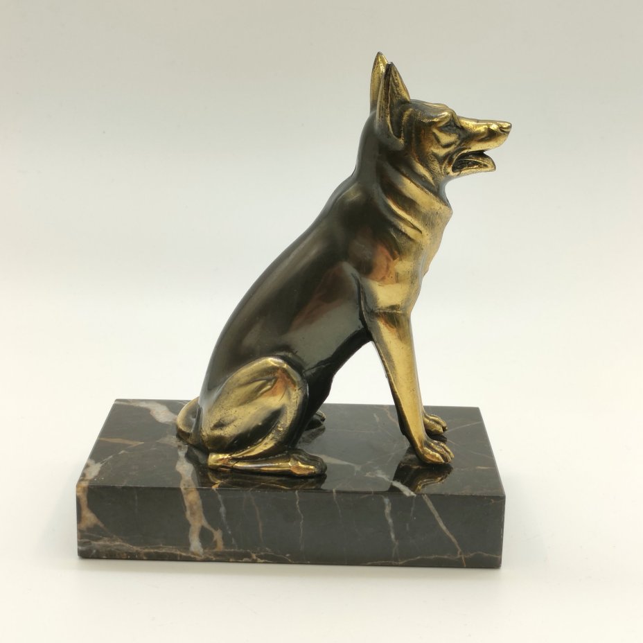 Статуэтка "Овчарка" на постаменте