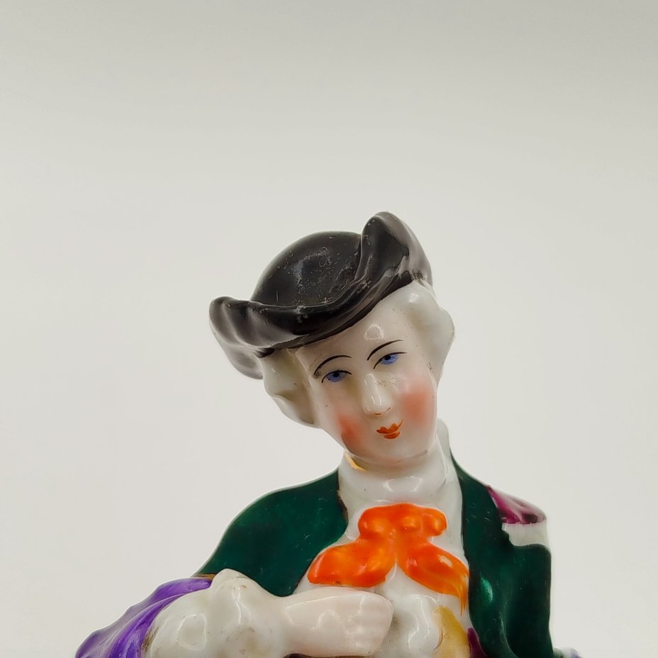 Статуэтка "Кавалер"