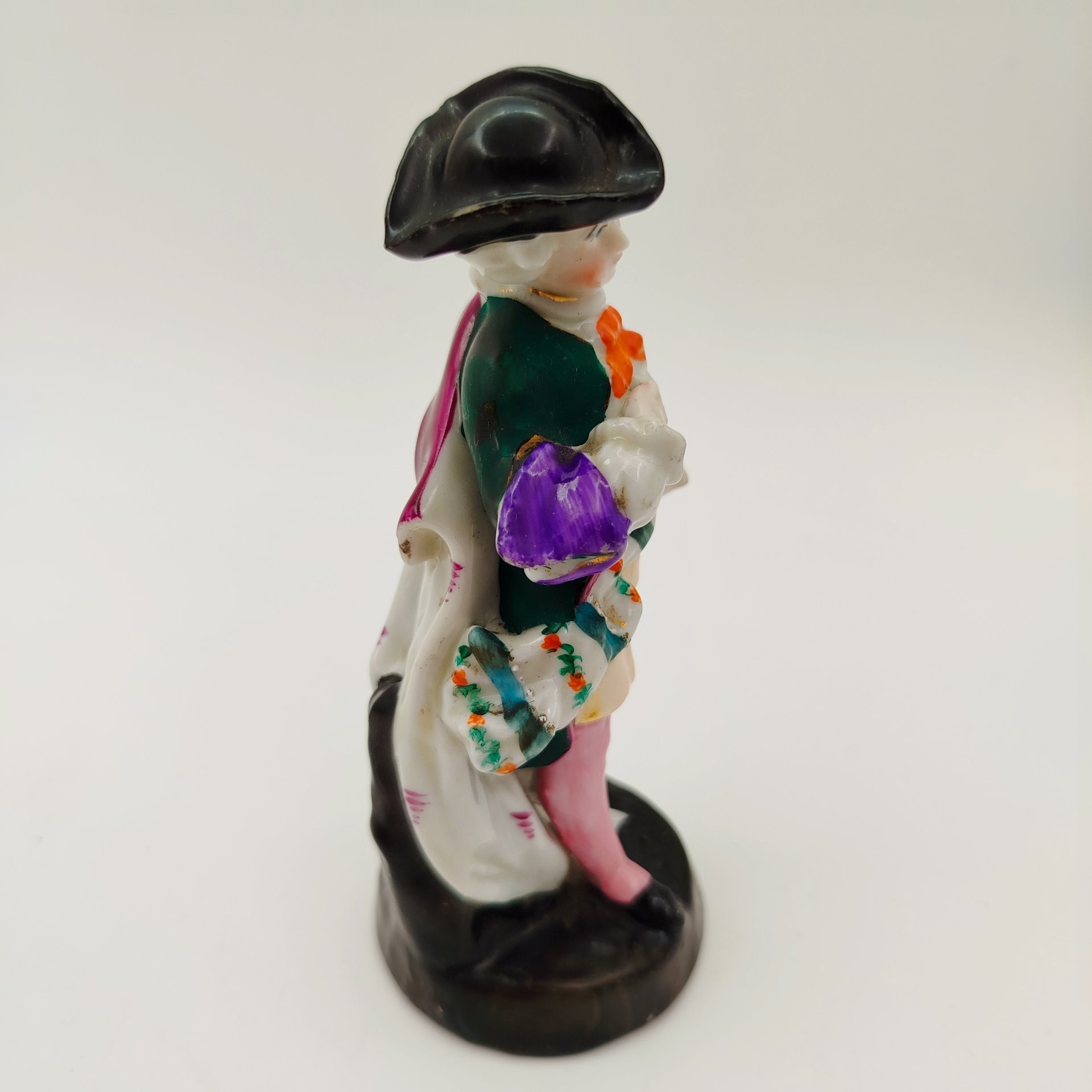 Статуэтка "Кавалер"