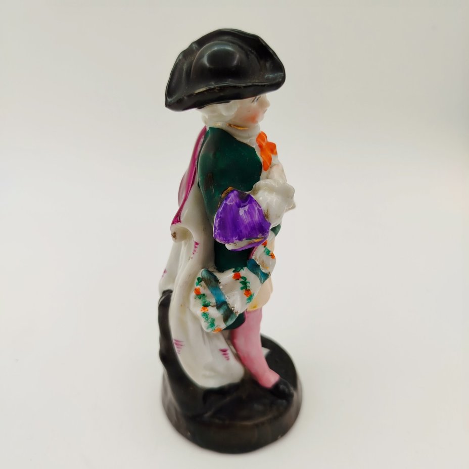 Статуэтка "Кавалер"