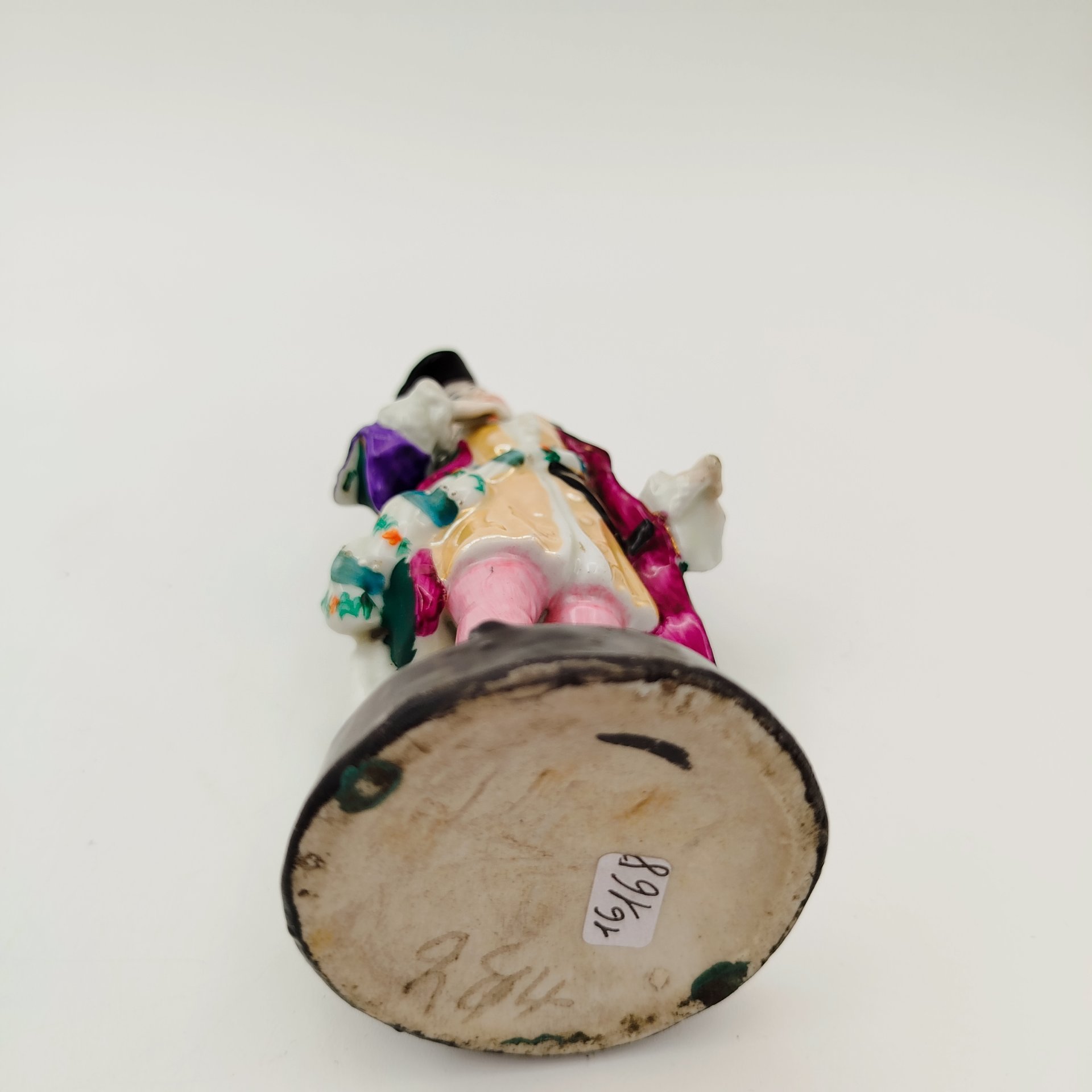 Статуэтка "Кавалер"