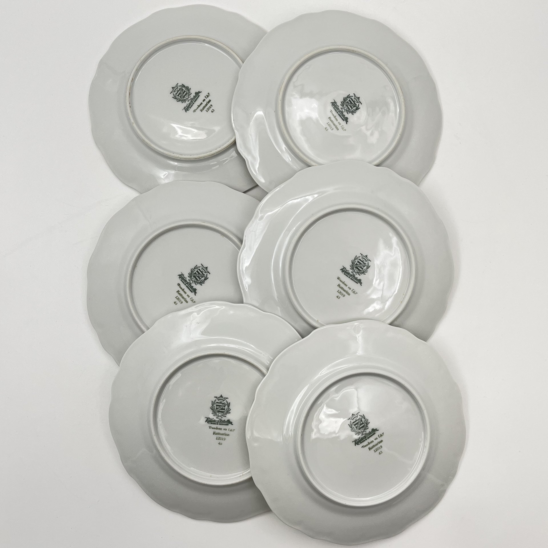 Набор из 6-ти десертных тарелок, украшенных цветочным декором, серия "Katharina", фарфор, золочение, Weimar Porzellan (Веймарский фарфор), ГДР, 1950-1980 гг.