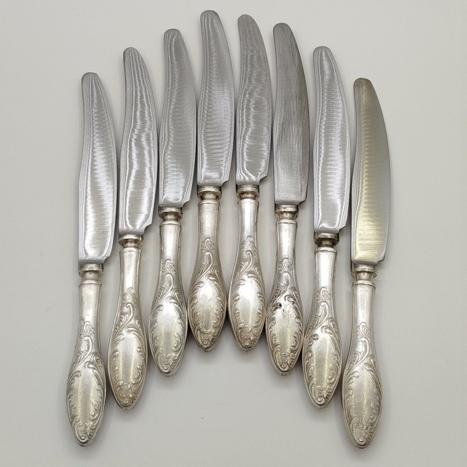 Набор столовых ножей с растительным декором на 8 персон, мНЦ (медь-никель-цинк), нержавеющая сталь, Оленегорский механический завод, СССР, 1960-1990 гг.