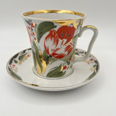 Бокал чайный "Красный тюльпан", автор Григорьева Л.И., фарфор, деколь, роспись, золочение, Ленинградский фарфоровый завод (ЛФЗ), СССР, 1970-1991 гг.