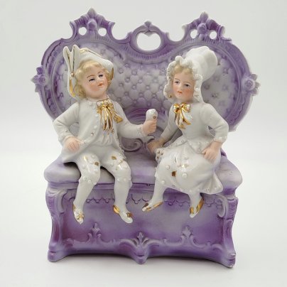 Статуэтка "Дети на кресле"