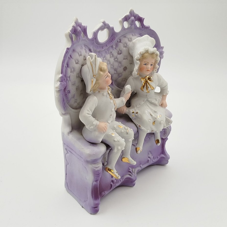 Статуэтка "Дети на кресле"