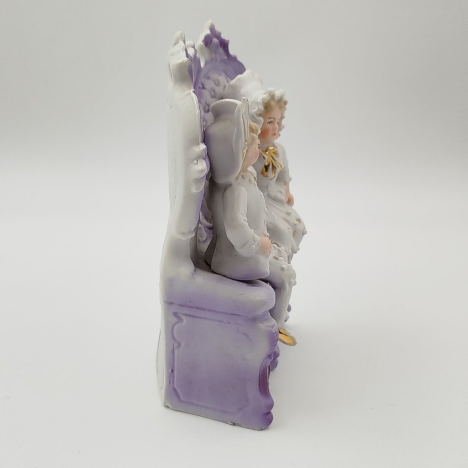 Статуэтка "Дети на кресле"