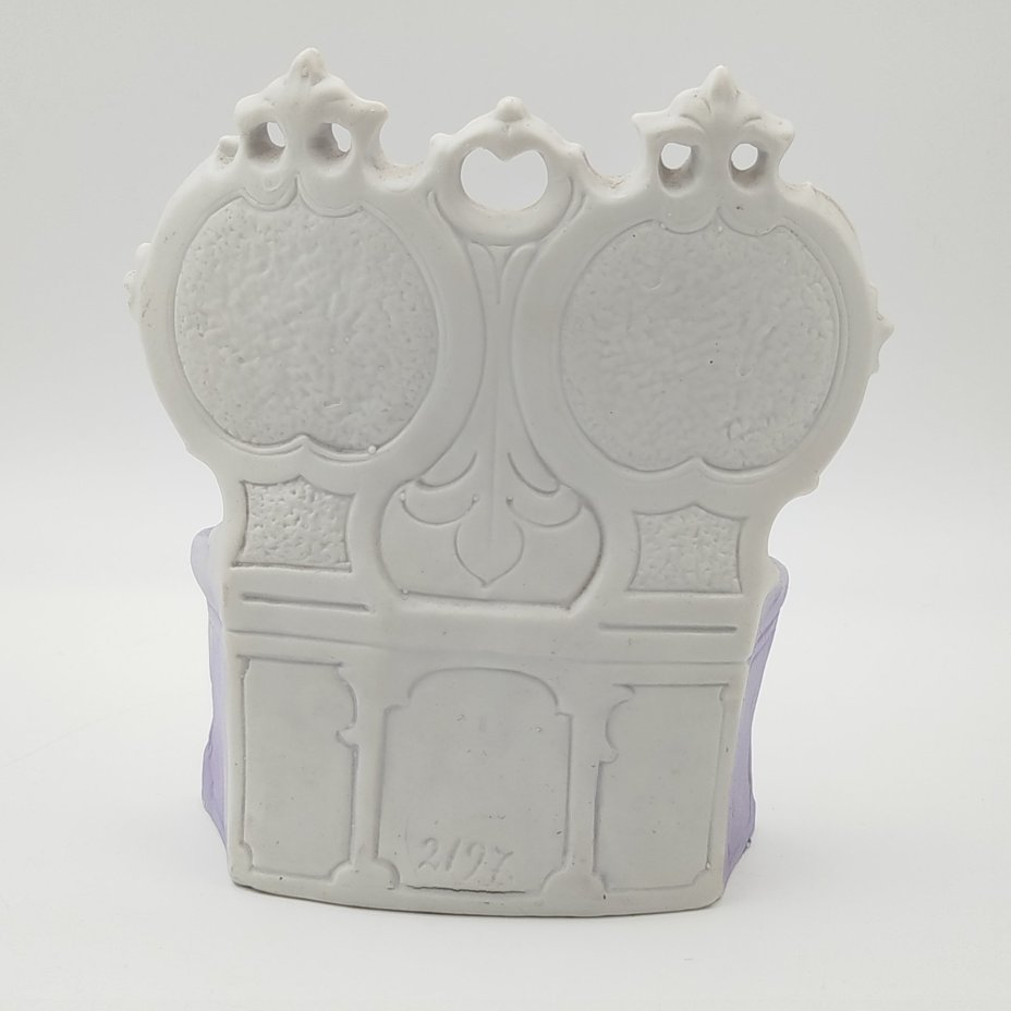 Статуэтка "Дети на кресле"