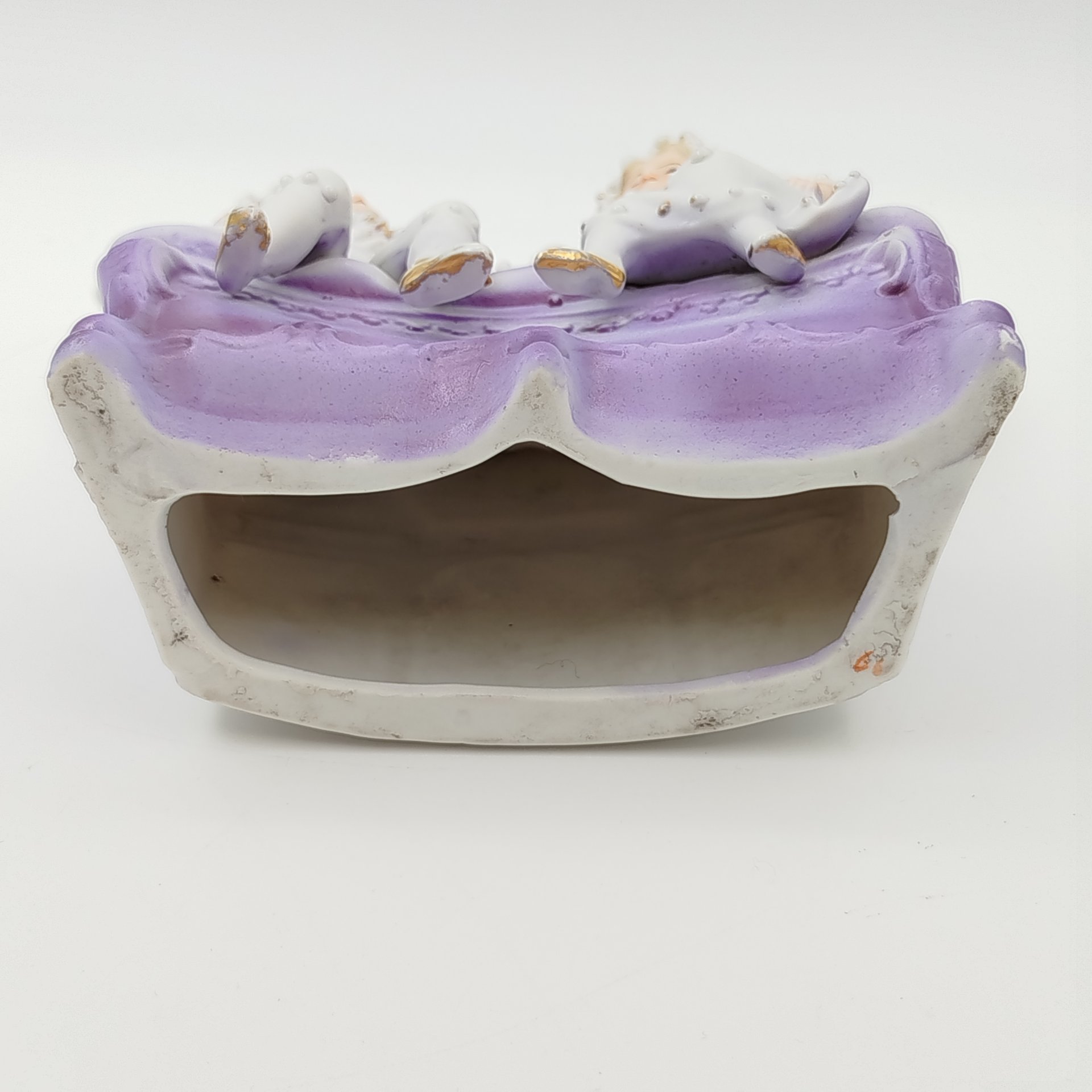 Статуэтка "Дети на кресле"