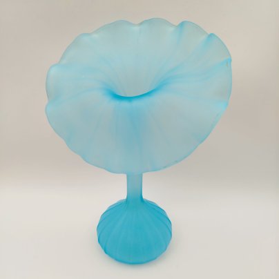Ваза нежно-голубого оттенка в виде цветка орхидеи, Leonardo (?), стекло, матирование, Западная Европа, 1990-2010 гг.
