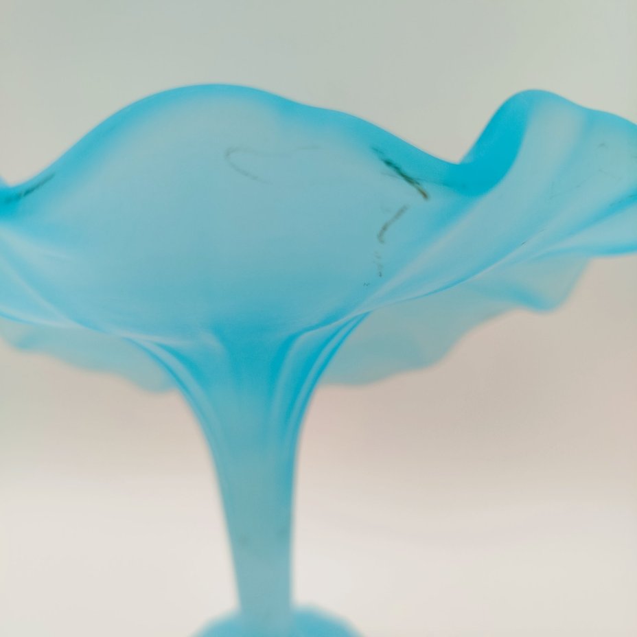 Ваза нежно-голубого оттенка в виде цветка орхидеи, Leonardo (?)