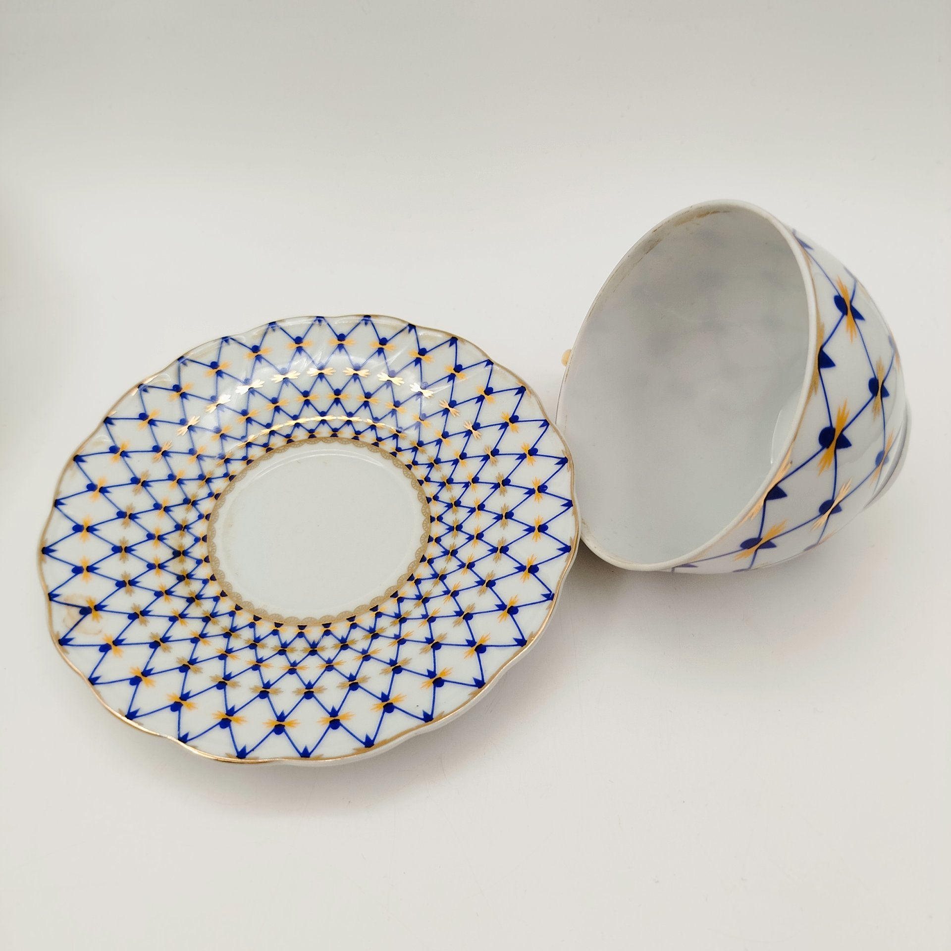 Пара чайная в стиле "Кобальтовой сетки", фарфор, печать, золочение, Loraine, Китай, 2000-2015 гг.