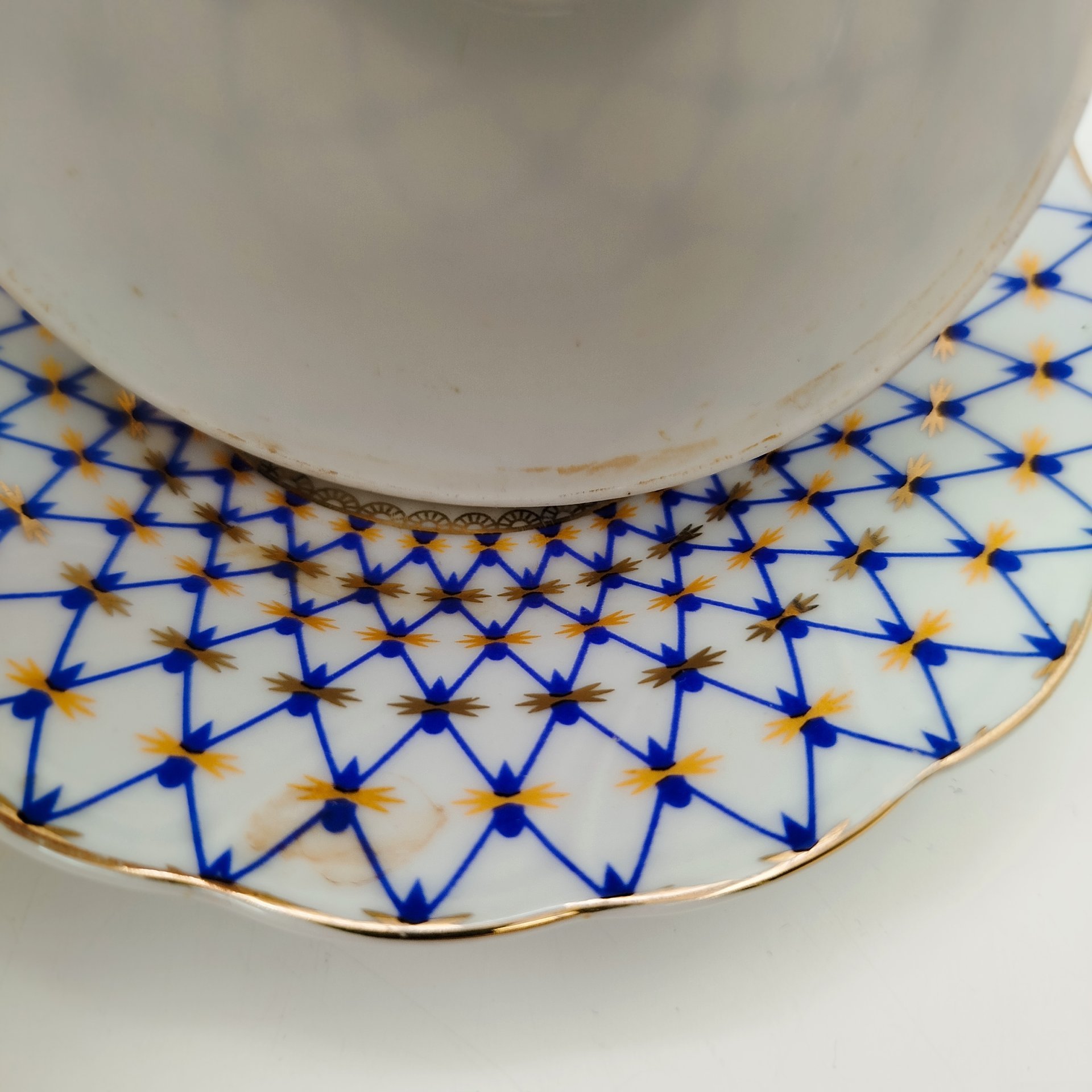 Пара чайная в стиле "Кобальтовой сетки", фарфор, печать, золочение, Loraine, Китай, 2000-2015 гг.