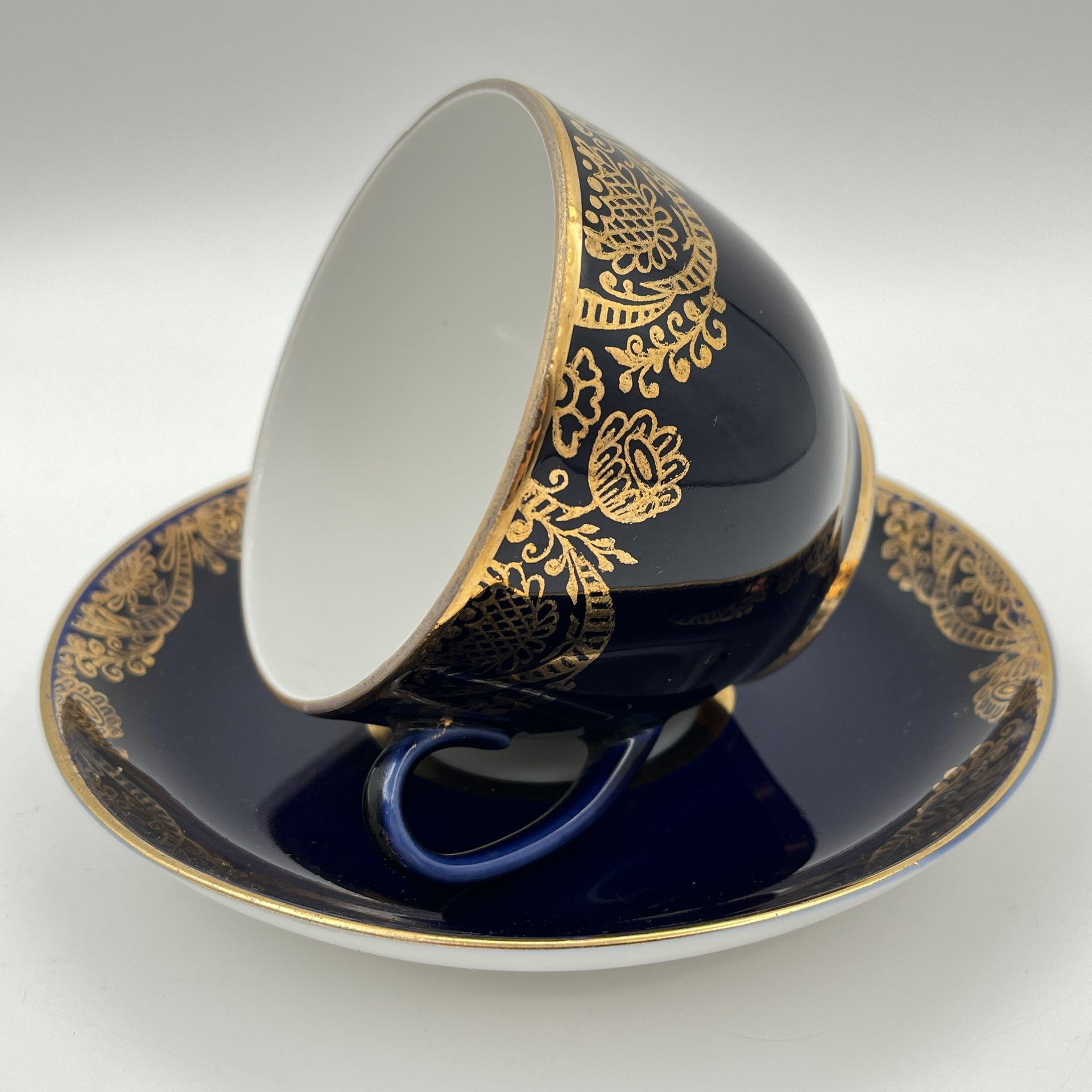 Чайная пара "Золотой фриз", фарфор, крытье кобальтом, золочение, Ленинградский фарфоровый завод (ЛФЗ), СССР, 1960-1970 гг.