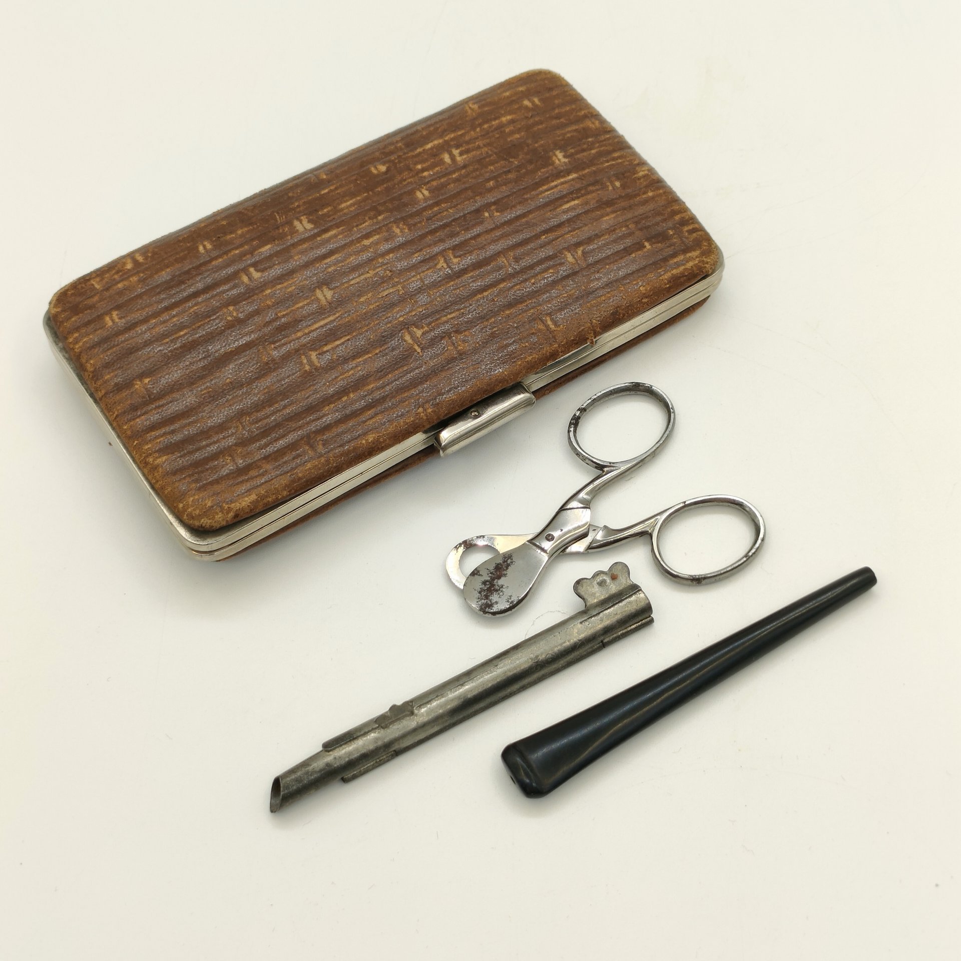 Набор сигаретный в оригинальном футляре (щипцы/гильотинка для обрезки сигарет, прибор для набивки), металл, картон, пластмасса, искусственная кожа, Zwilling J.A. Henckels Solingen, Германия, 1930-1960 гг.