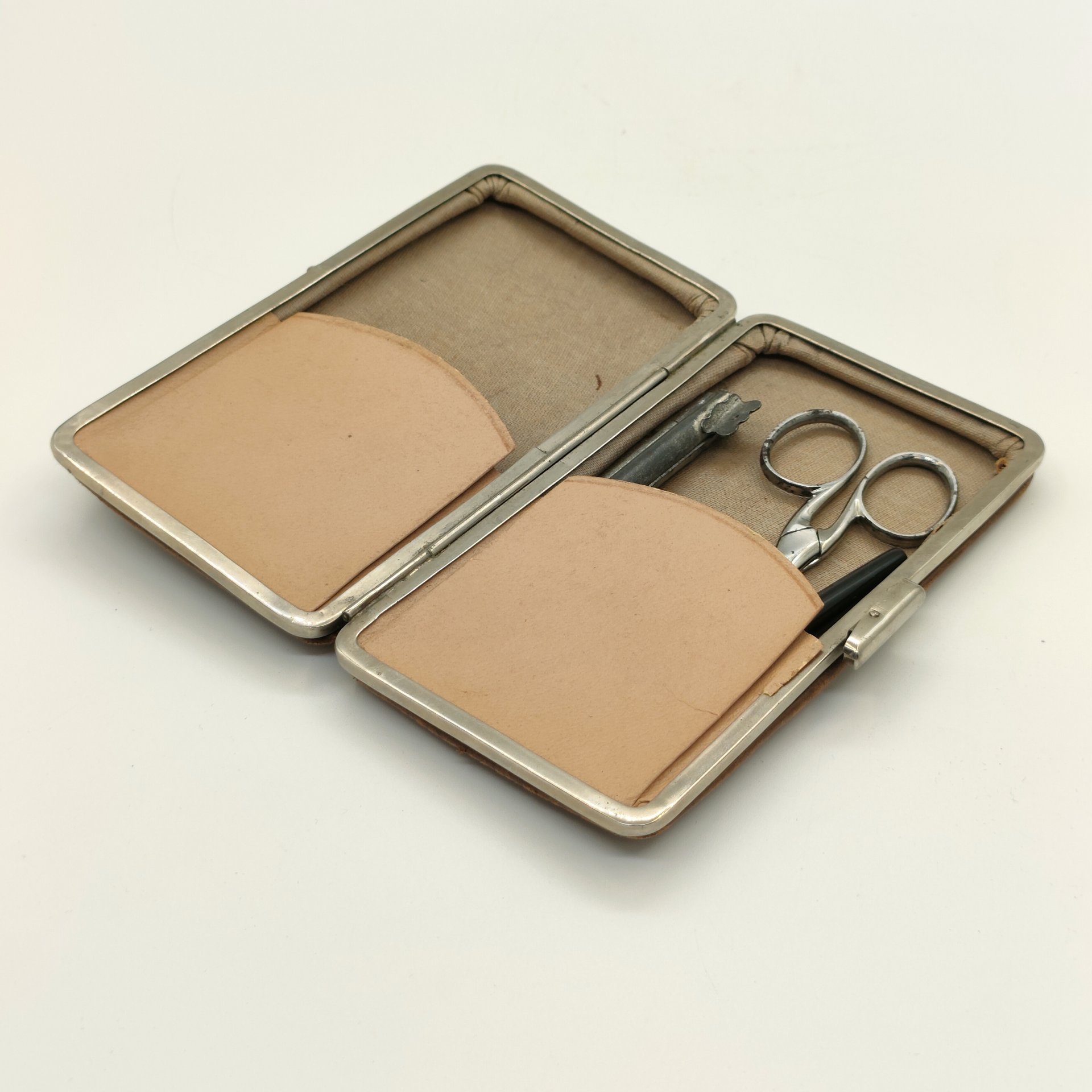Набор сигаретный в оригинальном футляре (щипцы/гильотинка для обрезки сигарет, прибор для набивки), металл, картон, пластмасса, искусственная кожа, Zwilling J.A. Henckels Solingen, Германия, 1930-1960 гг.