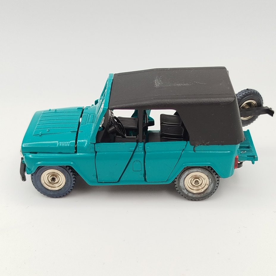 Модель автомобиля "УАЗ 469. №А34" в коробке