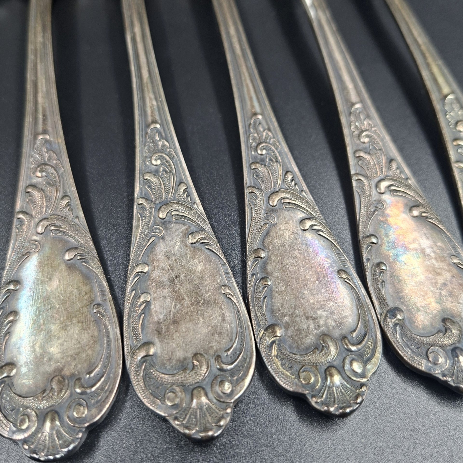 Набор из шести больших вилок с растительным декором, мНЦ (медь-никель-цинк), Вольнянский завод столовых приборов им. Шевченко (ЗiШ, ЗиШ), СССР, 1960-1980 гг.