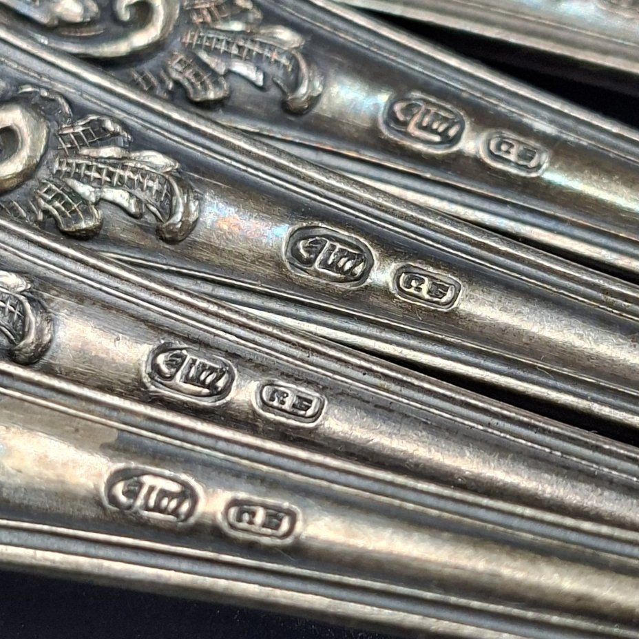 Набор из шести больших вилок с растительным декором, мНЦ (медь-никель-цинк), Вольнянский завод столовых приборов им. Шевченко (ЗiШ, ЗиШ), СССР, 1960-1980 гг.