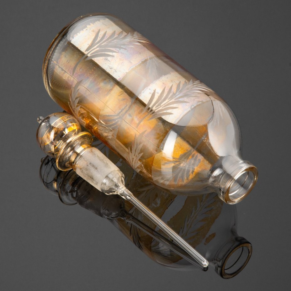 Косметический флакон для духов со стеклянной пипеткой, украшенный резным растительным декором