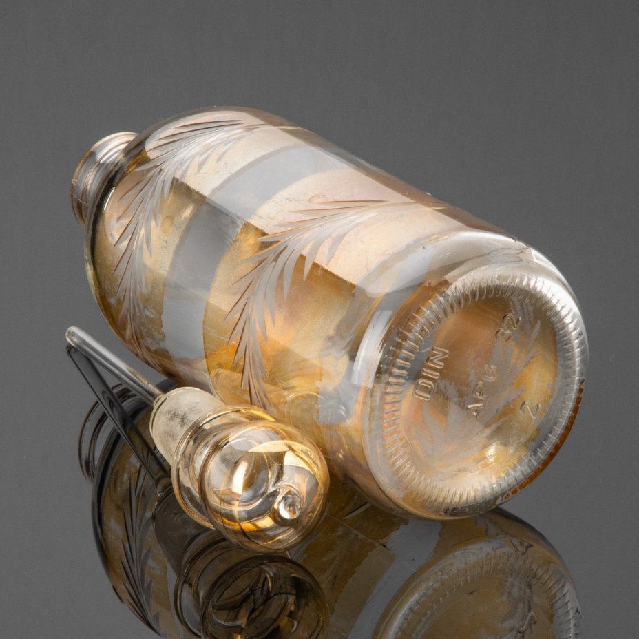 Косметический флакон для духов со стеклянной пипеткой, украшенный резным растительным декором