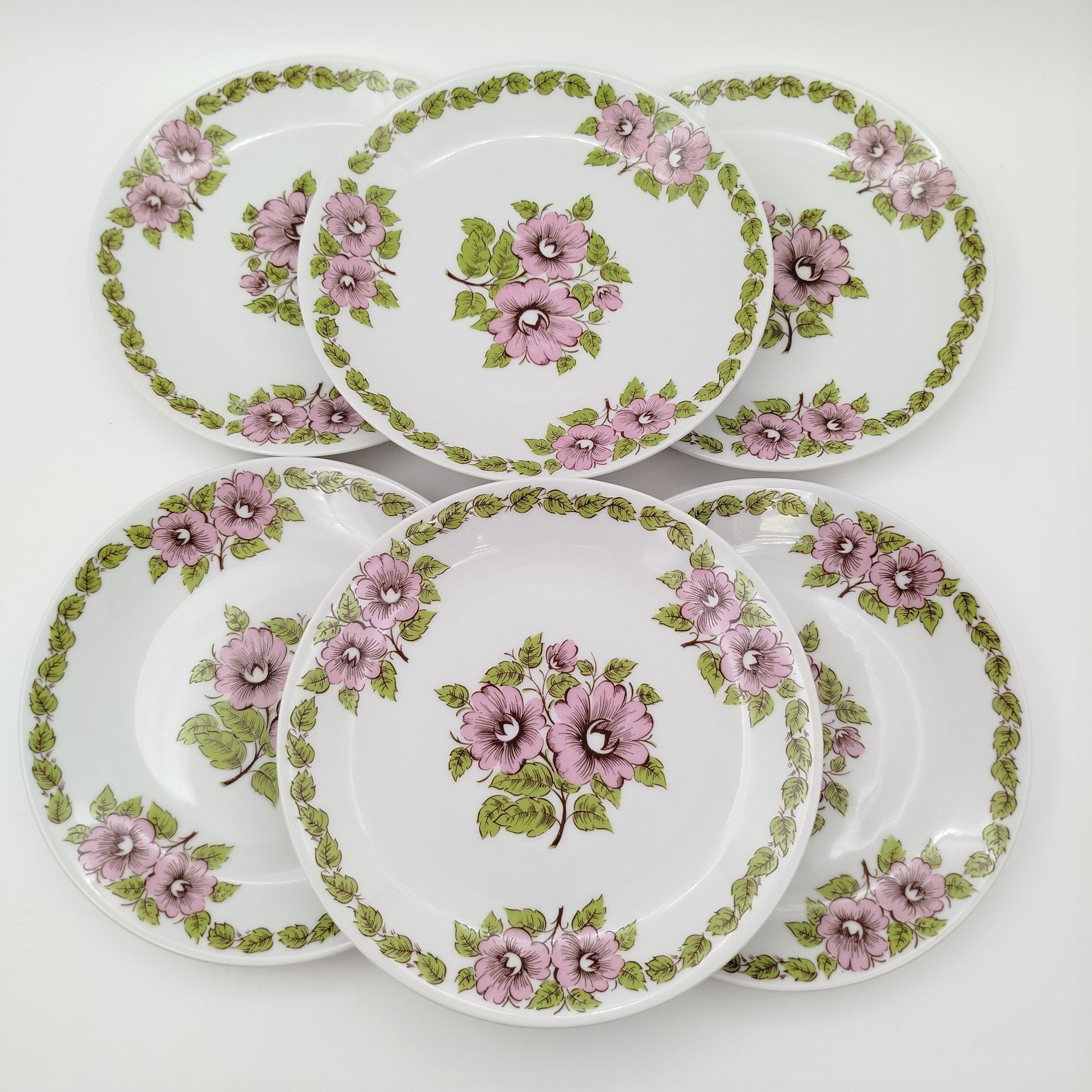 Набор из шести закусочных/десертных тарелок с цветочным декором в розово-зеленой гамме
